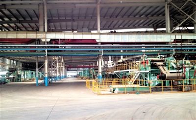 12月4日，三峽全通一個閑置的車間內(nèi)，落滿厚厚的塵土。