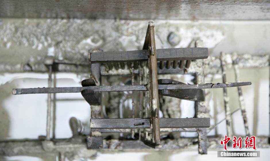 圖為蜀錦織機仿真蜀錦織機，為我國唯一有出土單位、完整保存的織機模型。