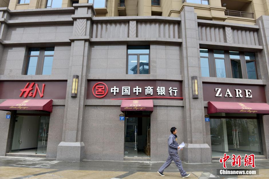 “知名大牌”集結無錫某樓盤商業(yè)街 細看全是“李鬼”