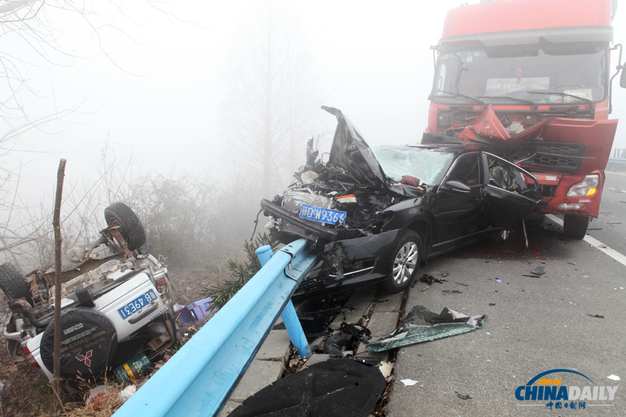 事故現(xiàn)場?；荼?攝