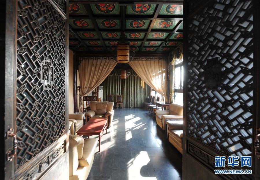 　“停業(yè)調(diào)整”的北海公園內(nèi)高檔餐廳上林苑內(nèi)部一角（1月15日攝）。