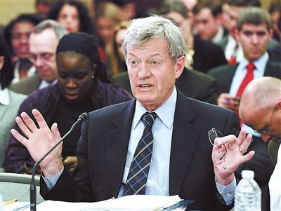 2012年2月1日，鮑卡斯在國會會議上發(fā)言供圖/IC