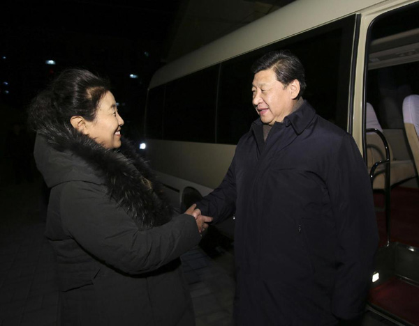 習近平27日晚看望了牛玉儒同志家屬。