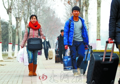 走進(jìn)熟悉的校園，看到熟悉的笑臉，就這樣懷揣著自信和目標(biāo)，迎接明天靠近下一站。