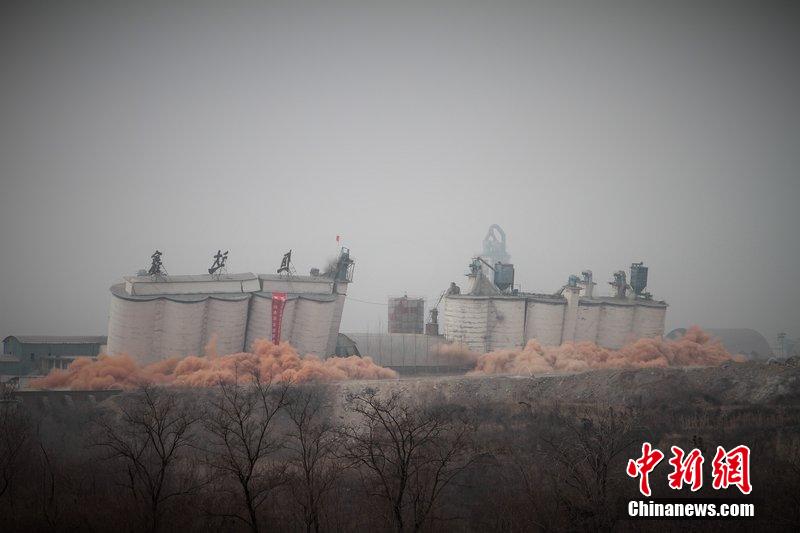 　2014年2月17日，石家莊市再次啟動(dòng)壓減水泥過(guò)剩產(chǎn)能、治理大氣污染水泥企業(yè)集中爆破拆除行動(dòng)。