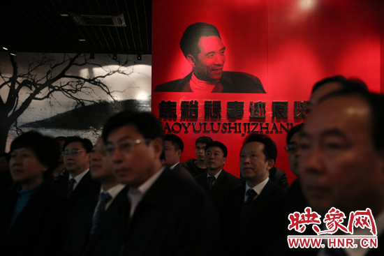 在焦裕祿紀念館，參觀的人絡繹不絕，一批批來自全國各地的黨員干部前來學習焦裕祿事跡