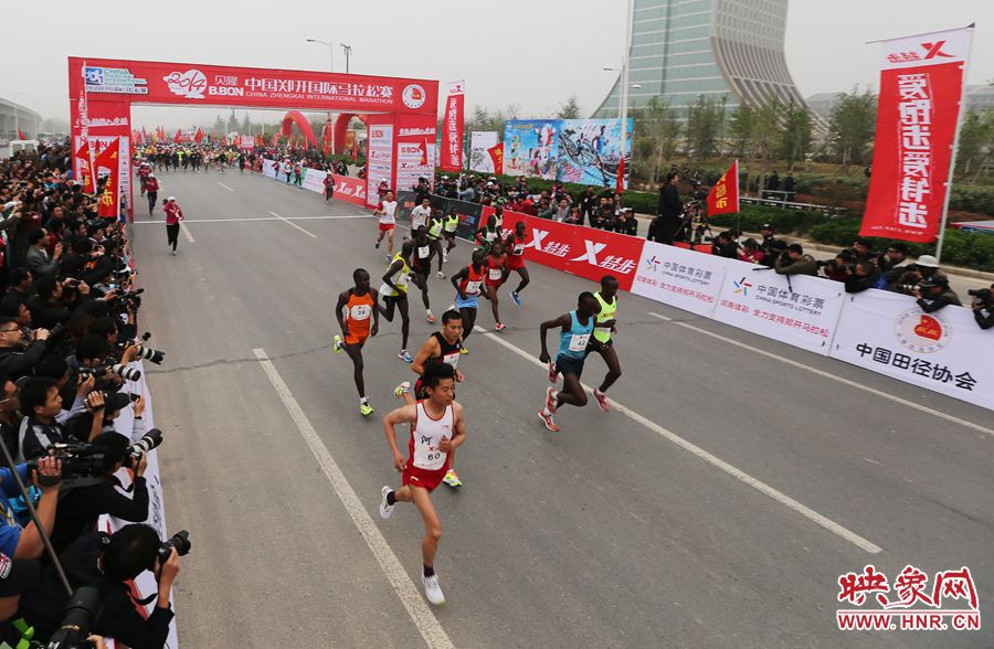 專業(yè)組選手起跑。