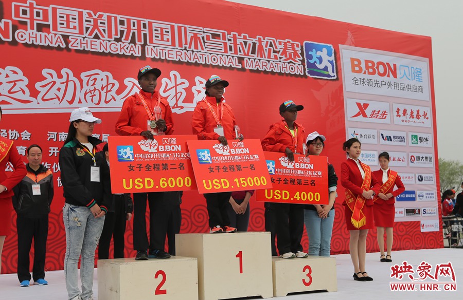 女子全程前三名選手。