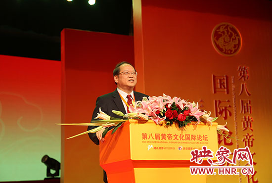 臺(tái)灣大學(xué)哲學(xué)系教授、美國(guó)耶魯大學(xué)哲學(xué)博士傅佩榮做演講