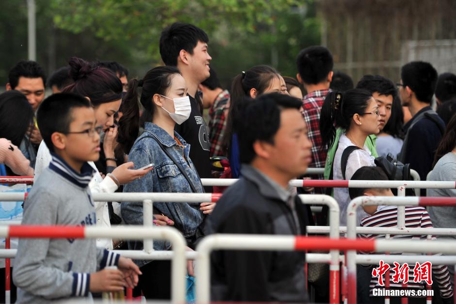 北京車展公眾日首個周末 地鐵國展站客流破紀(jì)錄