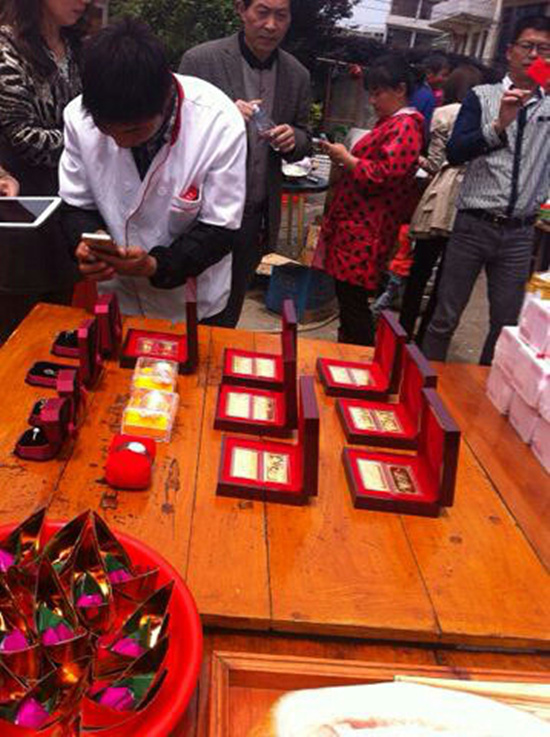 浙江臺州土豪娶妻引側目：288萬現(xiàn)鈔 金條十幾根