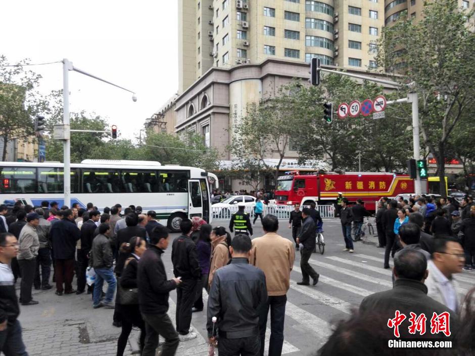 自治區(qū)和烏魯木齊市有關(guān)部門迅速處置，傷員已全部送往醫(yī)院救治。