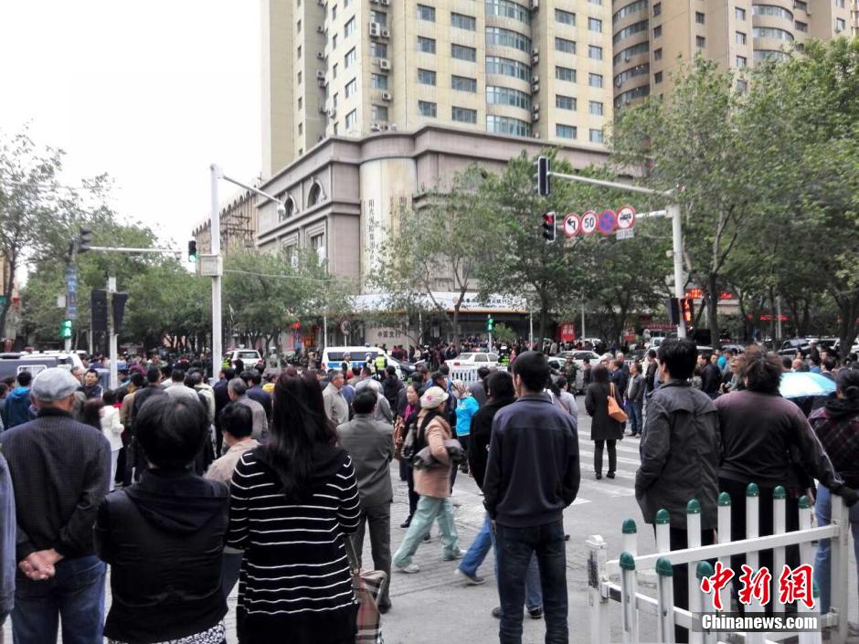 自治區(qū)和烏魯木齊市有關(guān)部門迅速處置，傷員已全部送往醫(yī)院救治。