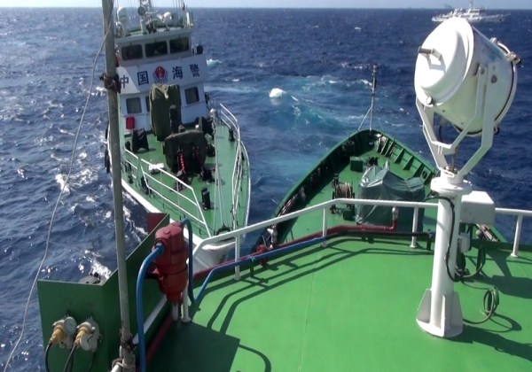 越南拍攝的中國?？樟α孔o衛(wèi)981鉆井平臺。