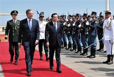 　6月19日，國(guó)務(wù)院總理李克強(qiáng)乘專(zhuān)機(jī)抵達(dá)雅典國(guó)際機(jī)場(chǎng)，開(kāi)始對(duì)希臘進(jìn)行正式訪問(wèn)。