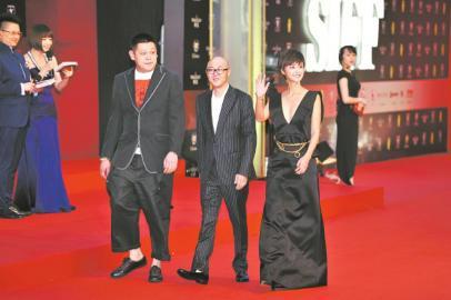 　　《勝利》劇組走紅毯，只可惜黃海波未能參加。