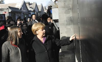 2012年2月2日，北京，默克爾來到南鑼鼓巷游覽。