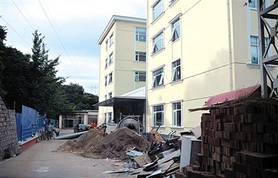 　該山莊目前正在建四星級(jí)賓館。新京報(bào)記者 吳江 攝