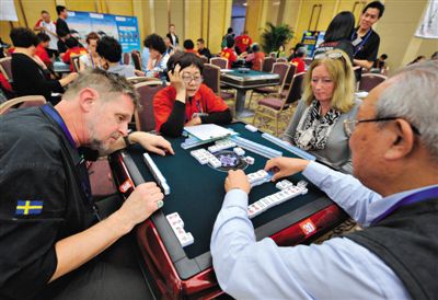 2012年10月28日，重慶，“第三屆世界麻將錦標賽”拉開戰(zhàn)幕，不少國外選手前來參賽。