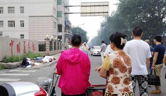 陳建國(guó)看來(lái)，那7個(gè)鄉(xiāng)親會(huì)選擇喝農(nóng)藥，他并不意外。