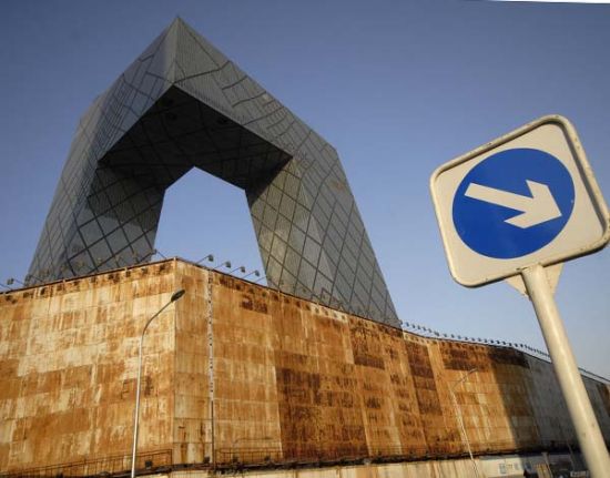 中央電視臺(tái)進(jìn)入多事之秋，多名工作人員相繼被調(diào)查，公眾聲望一度下滑。