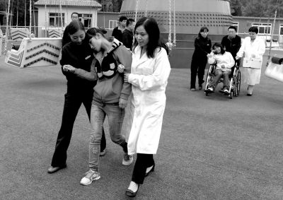 朝陽公園開展大型游樂設施應急演練。