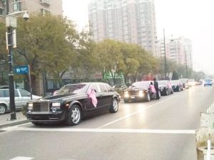 豪華婚禮車隊。(網(wǎng)友供圖)