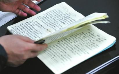 小王留下的日記本里記錄了很多她的往事。