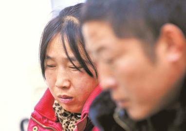 找不到女兒，小王的父母?jìng)碾y過。