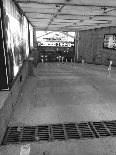 　　國(guó)貿(mào)360的地下車(chē)庫(kù)，坡陡讓人膽寒。