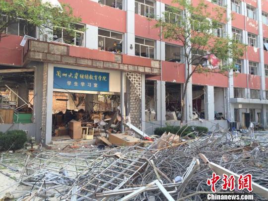 7月20日上午7點(diǎn)32分，蘭州大學(xué)醫(yī)學(xué)南校區(qū)學(xué)生公寓外一施工現(xiàn)場發(fā)生閃爆