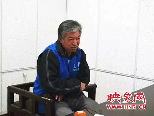 朱家臣在監(jiān)獄接受采訪(fǎng)