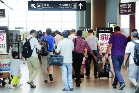 近期乘飛機(jī)應(yīng)留足更多的時(shí)間以免誤機(jī)。/晨報(bào)記者 殷立勤