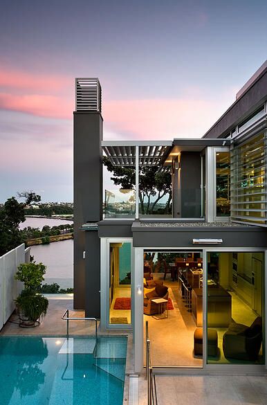 近日，新西蘭華人土豪再次出手，以1010萬(wàn)的價(jià)格購(gòu)買(mǎi)了位于Parnell的一座無(wú)敵海景豪宅。