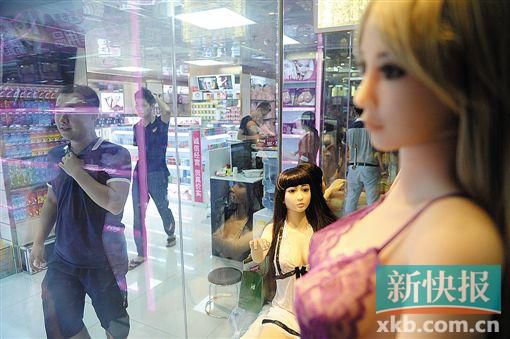 廣東成人用品市場調(diào)查。圖為各地的經(jīng)銷商都會(huì)在此進(jìn)貨。新快報(bào)記者 孫毅/攝