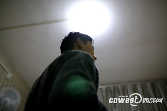 2013年2月份，17歲的林波在陜西省疾控中心拿到HIV確診報告。