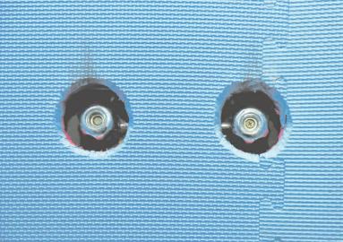 廁所內(nèi)所有的水龍頭開關(guān)都進行了軟包。