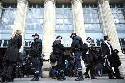 法國(guó)巴黎，警方加強(qiáng)安保工作。圖/CFP