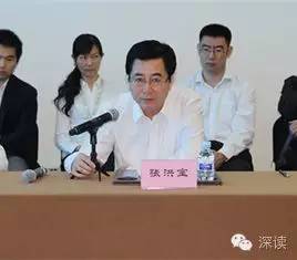 在天津紀(jì)委對(duì)王富強(qiáng)的通報(bào)中指出，王富強(qiáng)從“聽黨的話，永遠(yuǎn)跟黨走，做讓黨放心的人”這一初心出發(fā)，吃過苦、流過汗，曾為天津港保稅區(qū)的建設(shè)和發(fā)展、為天津市招商引資工作作出過貢獻(xiàn)。貢獻(xiàn)被認(rèn)可、贊譽(yù)，其驕傲自滿情緒漸生，覺得