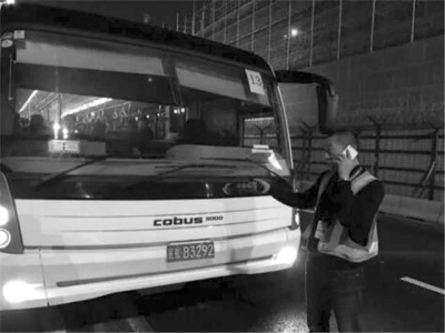 事發(fā)擺渡車。網絡圖片