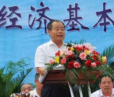 信發(fā)集團(tuán)發(fā)展成為一家集發(fā)電、供熱、氧化鋁、電解鋁、碳素、燒堿、聚氯乙烯、電石、鋁深加工等產(chǎn)業(yè)于一體的現(xiàn)代化大型企業(yè)集團(tuán)，位于山東聊城茌平縣。2016年10月，信發(fā)集團(tuán)董事局主席張學(xué)信在接受山東商報(bào)采訪時(shí)表示，44年企業(yè)沒(méi)有一名員工離職。