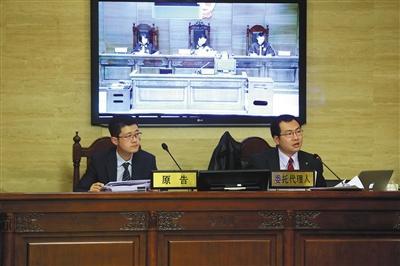 “小黃車(chē)”的商標(biāo)所有人“數(shù)人公司”代理律師稱，“ofo小黃車(chē)”侵犯了“小黃車(chē)”的注冊(cè)商標(biāo)。