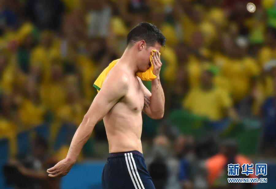 7月4日，哥倫比亞隊(duì)球員羅德里格斯退場時(shí)掩面而泣。