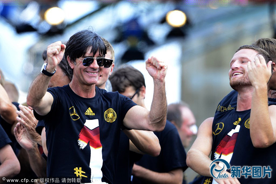 當?shù)貢r間2014年7月15日，德國柏林，德國隊歸國舉行奪冠巡游