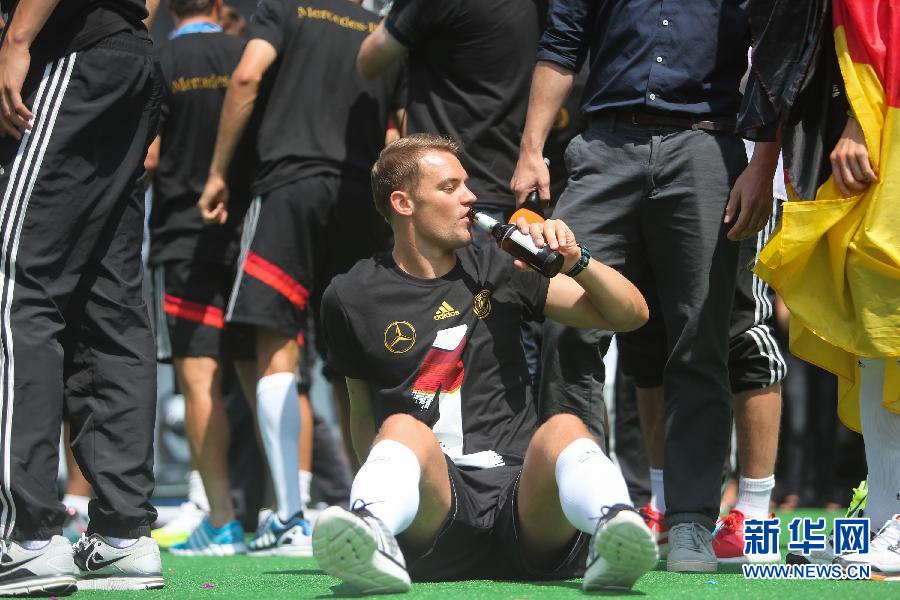 當?shù)貢r間2014年7月15日，德國柏林，德國隊歸國舉行奪冠巡游