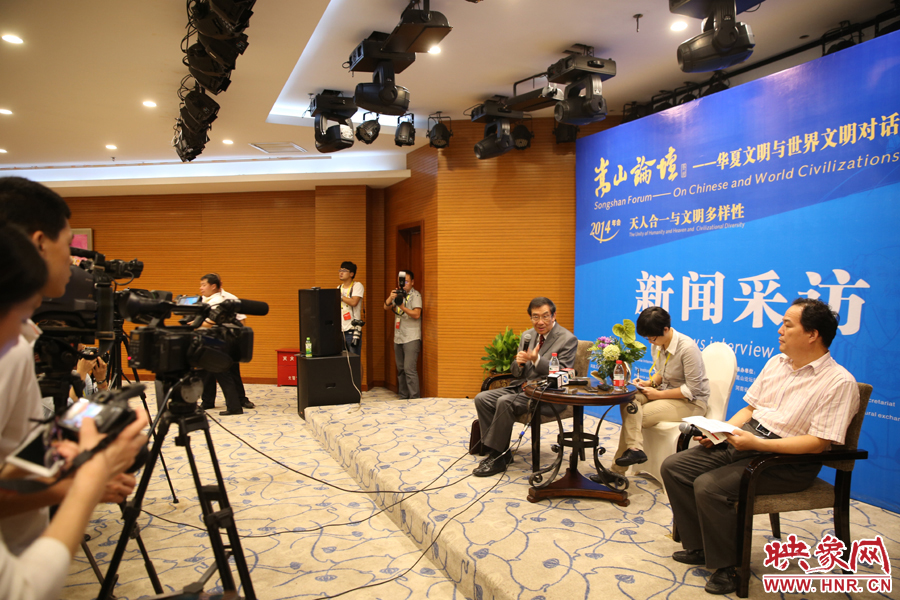 嵩山論壇新聞采訪現(xiàn)場(chǎng)。