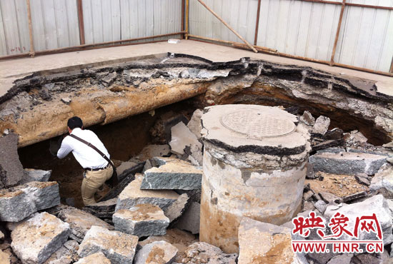 有工作人員下到坑內(nèi)進(jìn)行檢查，但拒絕透露具體工作單位。