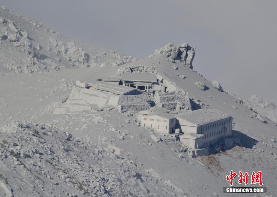 當(dāng)?shù)貢r間2014年9月27日，日本中部御岳山發(fā)生噴發(fā)，或已造成數(shù)人受傷。