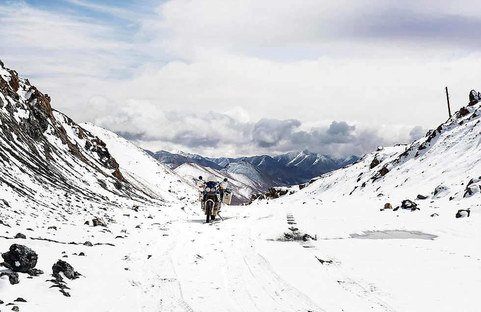 圖為塔吉克斯坦4600米高的山峰上。（網(wǎng)頁(yè)截圖）