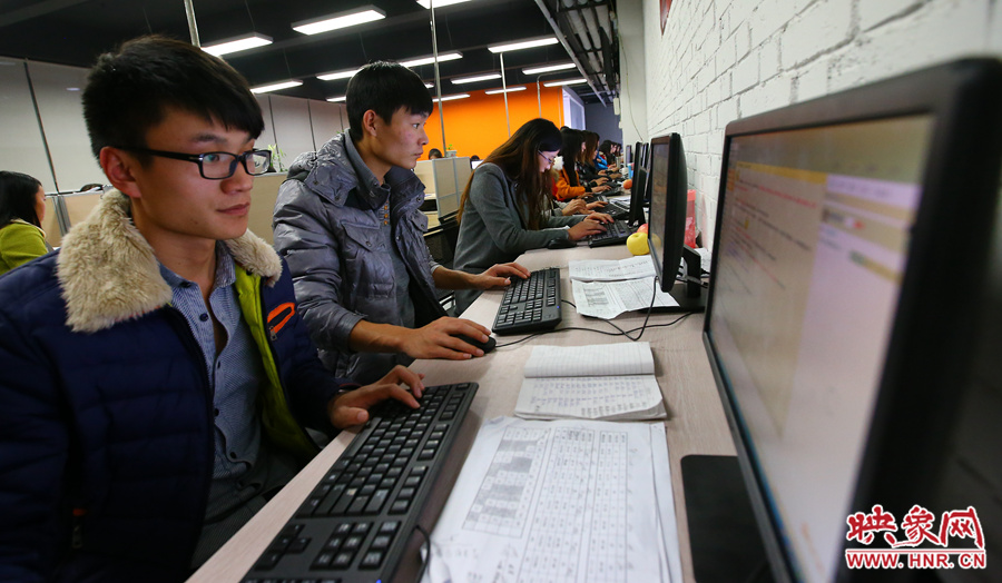 從凌點(diǎn)開(kāi)始，最忙碌的就要數(shù)這些客服人員